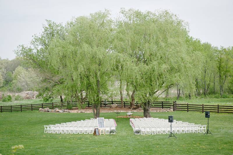 Vintage Chic Barn Wedding | Danielle & Alex