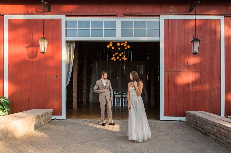 Tips on planning a Wisconsin barn wedding venue