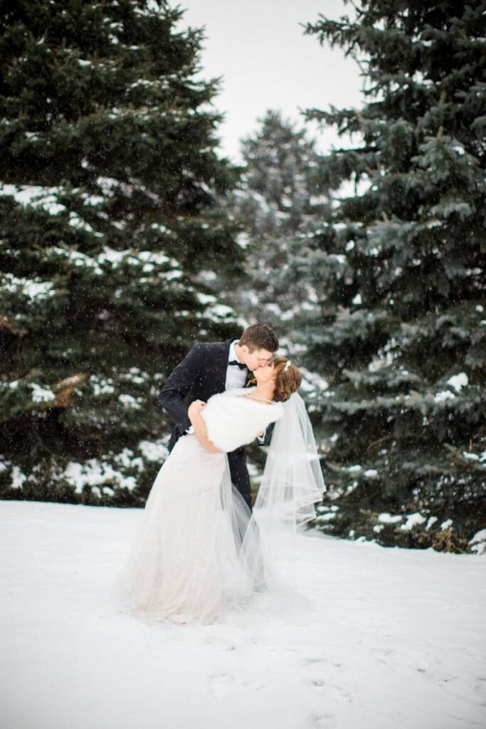 ELEGANT SNOWY WINTER WEDDING