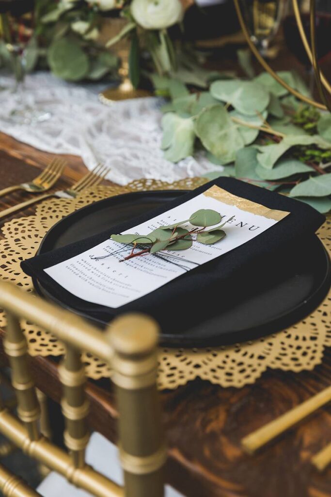BLACK + GOLD MODERN MEETS RUSTIC WEDDING INSPIRATION