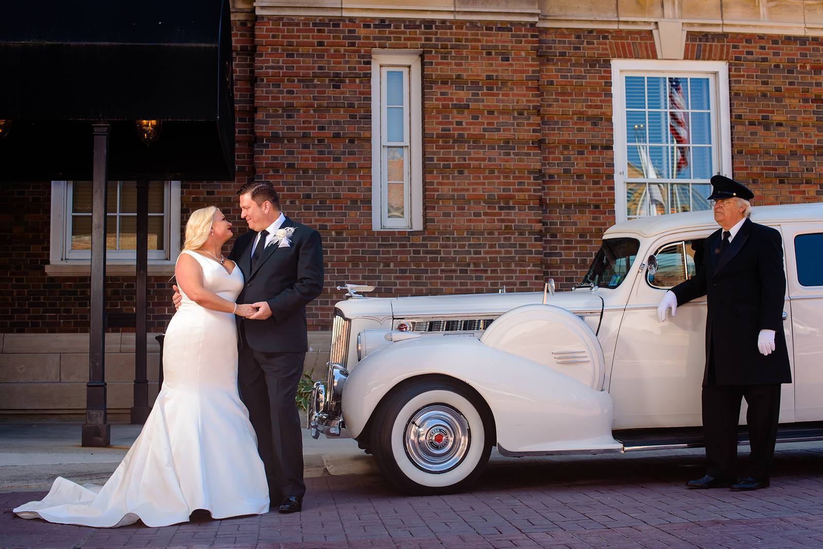 OLD HOLLYWOOD GATSBY GLAM WEDDING AT THR MADISON CLUB | TARA + SCOTT, image size:1600x1068