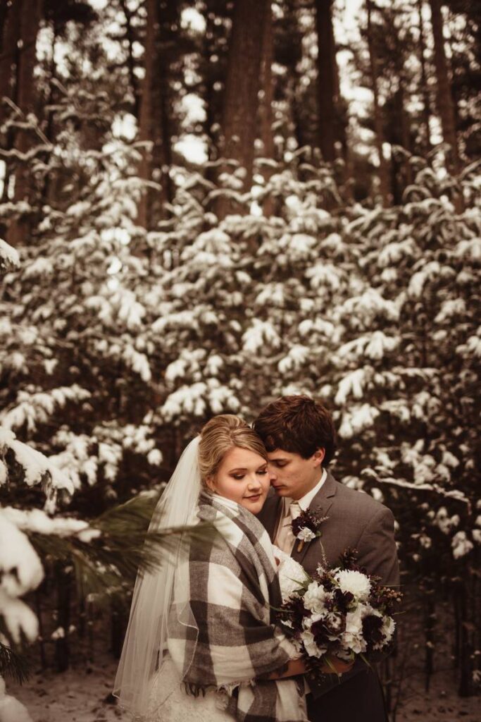 EARTHY WINTER GEODE WEDDING IN NORTHERN WISCONSIN | ALYSSA + MATTHEW