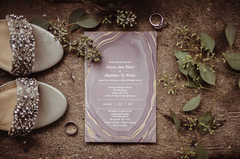 ALL YOUR QUESTIONS ANSWERED IN OUR WEDDING INVITATION GUIDE INCLUDING TIMING, WORDING + A CHECKLIST