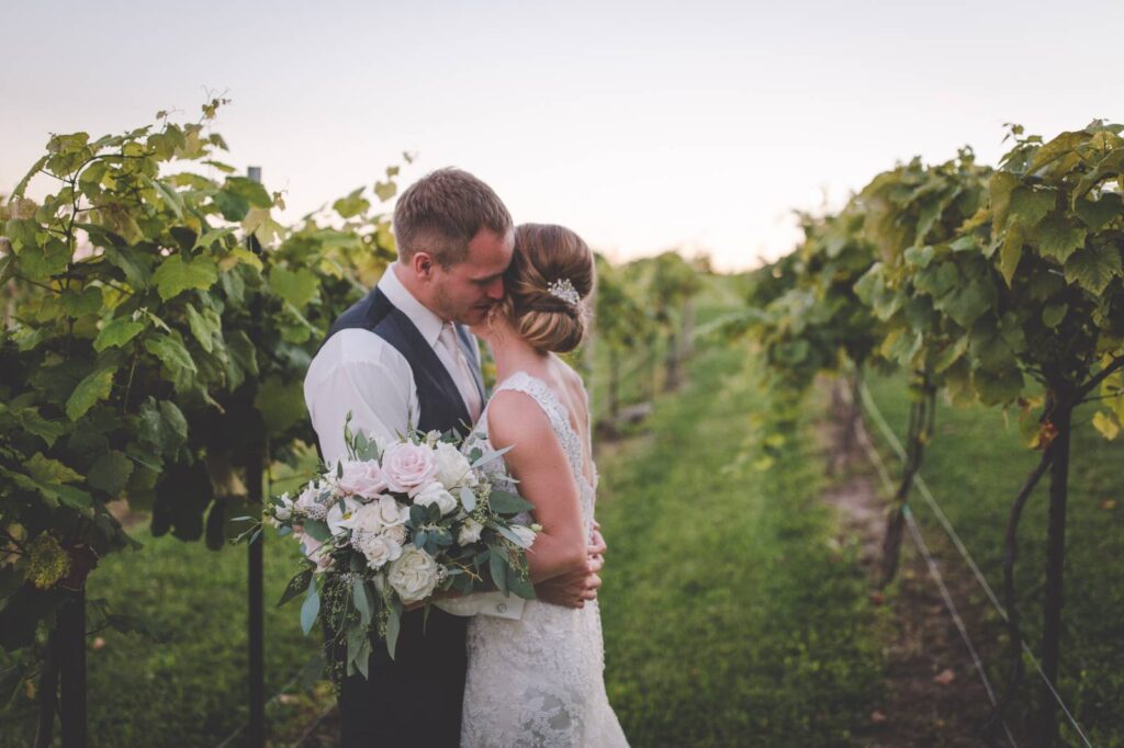 NATURAL RUSTIC WISCONSIN VINEYARD WEDDING | TINEA + KURT