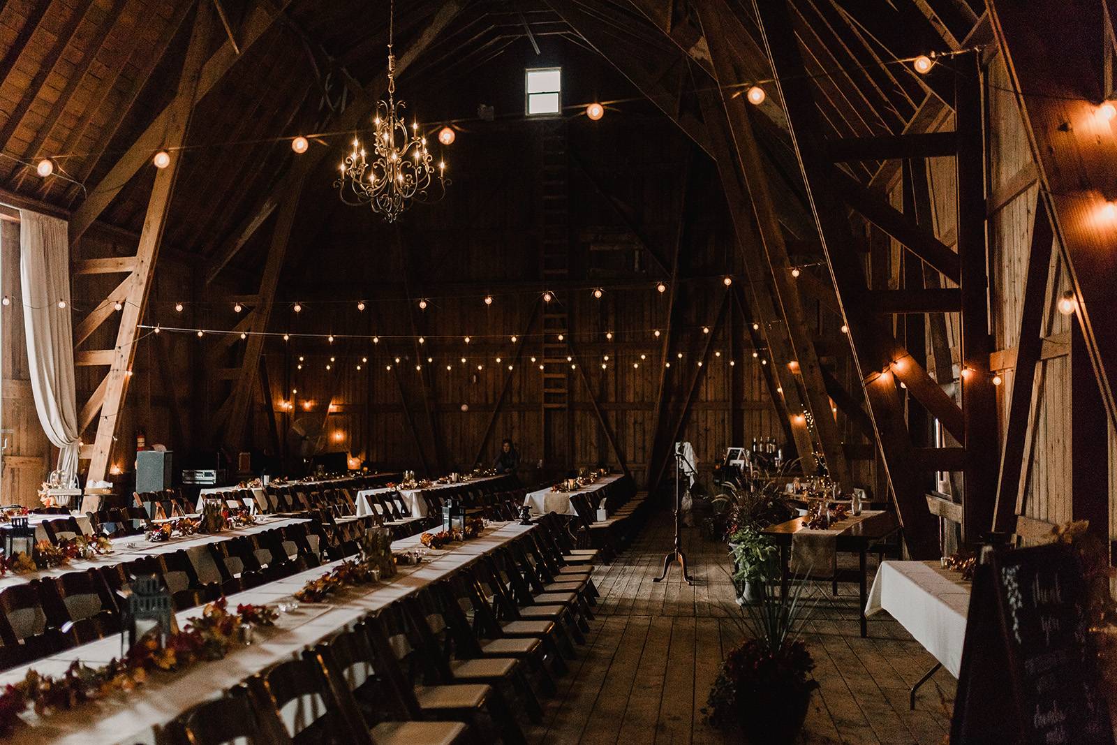 fall weddin
g barn reception venue