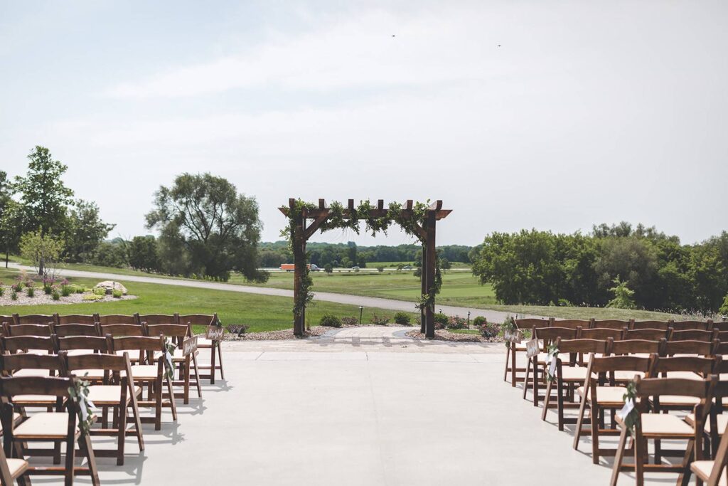 CONTEMPORARY MEETS EARTHY OAKS GOLF COURSE WEDDING | KARMYN + SKYLER