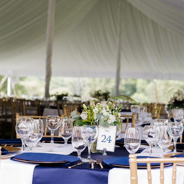CLASSIC WISCONSIN TENTED WEDDING AFFAIR AT BRIDLE BARN & GARDENS | CLAIRE + DENNIS