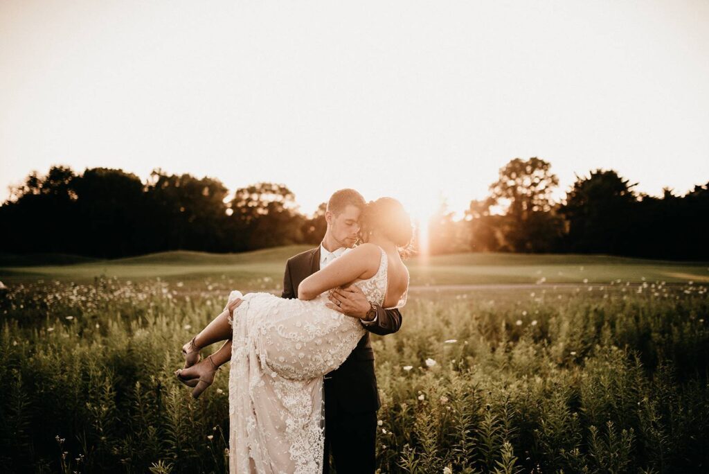 WISCONSIN DELLS WEDDING AT TRAPPERS TURN GOLF CLUB IN MUTED SUMMER TONES | TESSA + DEXTER