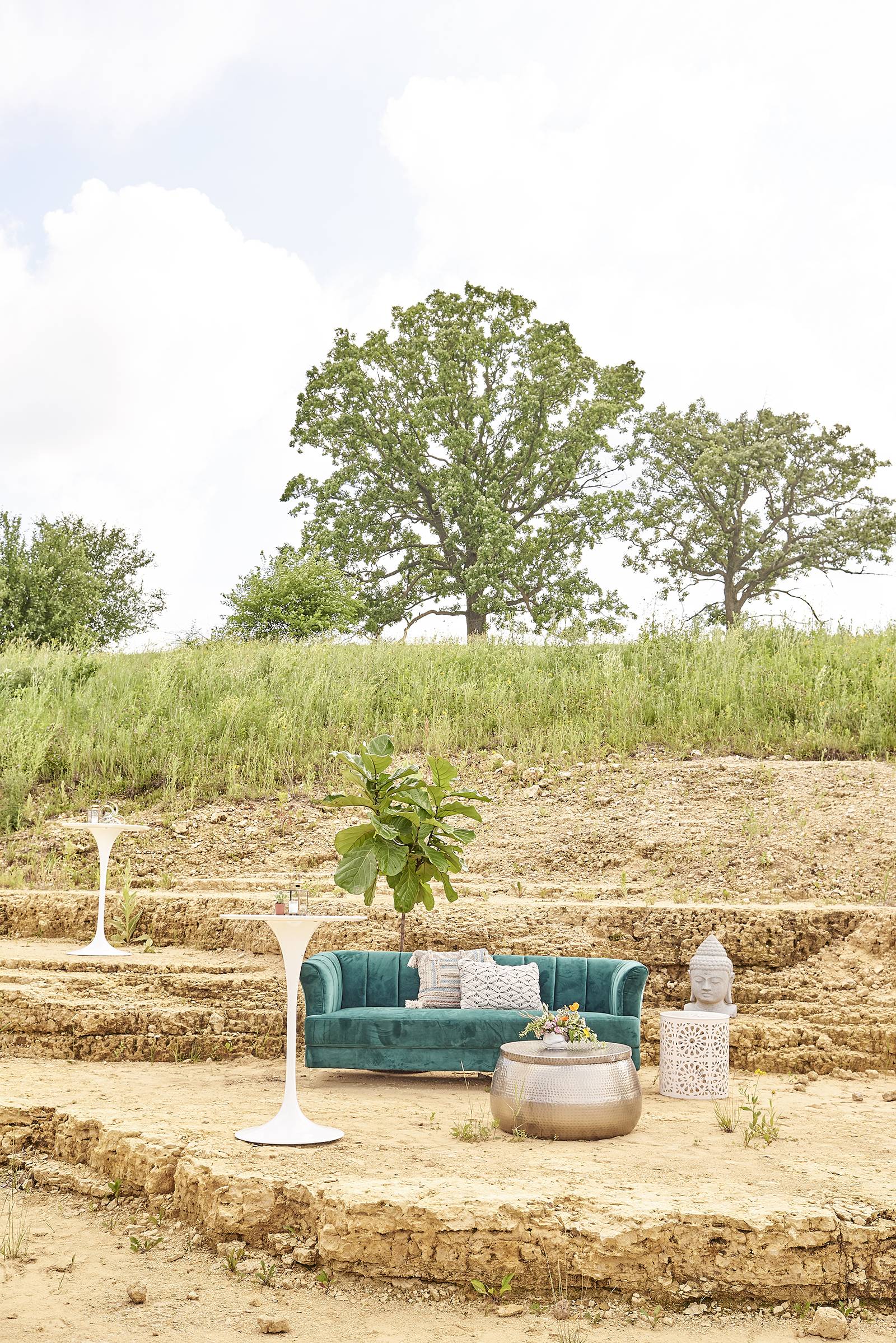 outdoor desrt modern lounge area space green c
ouch