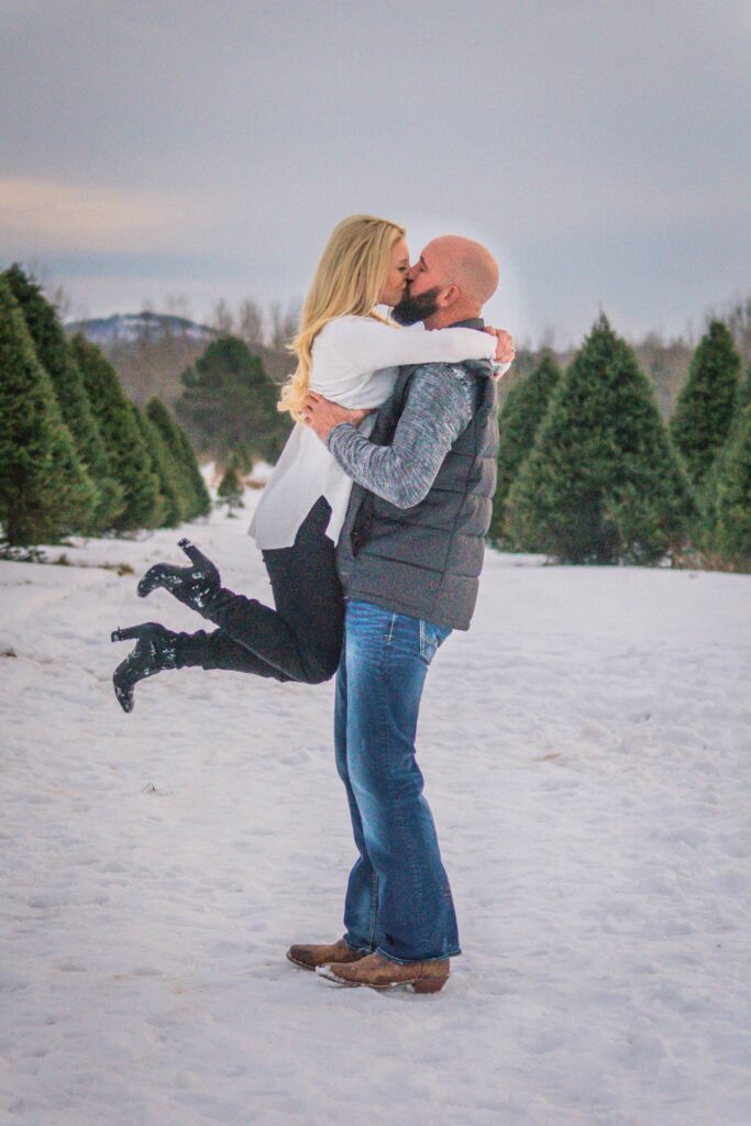 SNOWY WINTER ENGAGEMENT SESSION UP NORTH | JESSICA + JOSHUA