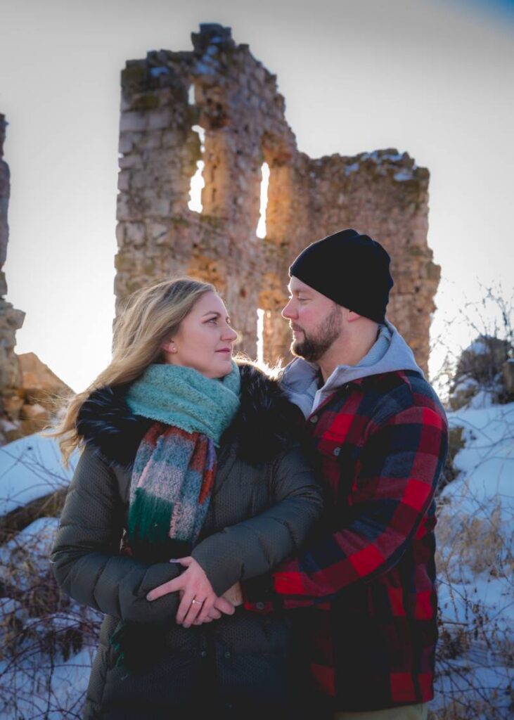 COZY WISCONSIN WINTER ENGAGEMENT PHOTOS | KATIE + ADAM