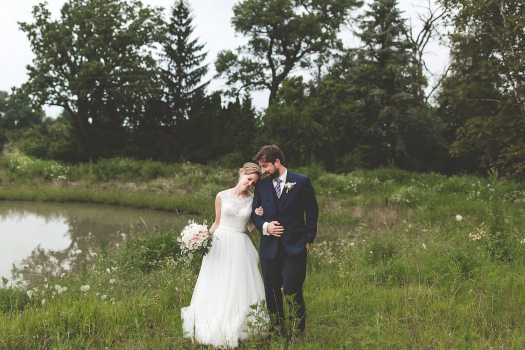 SWEET AND ROMANTIC FIELDS RESERVE WEDDING | LAUREN + RYAN