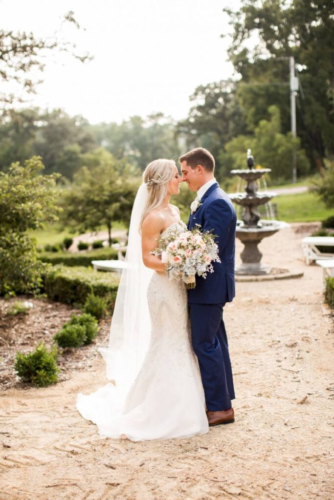 A WISCONSIN BARN WEDDING FULL OF GLAMOROUS ROMANCE | BAILEY + JARED