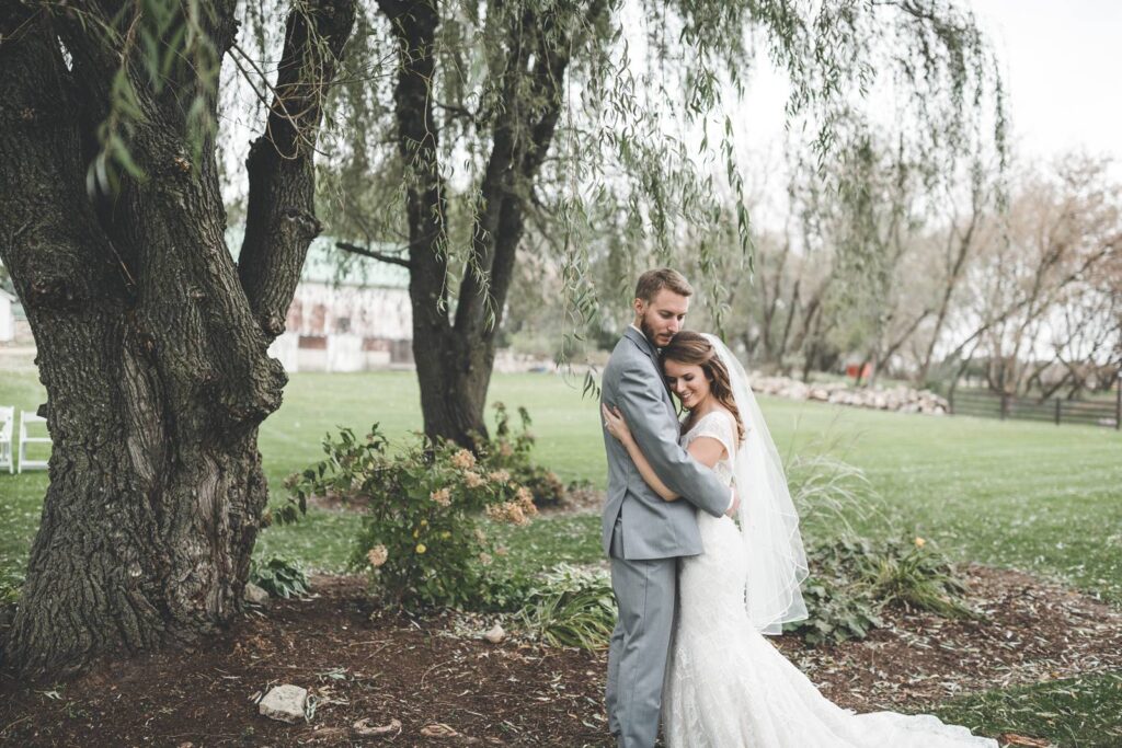 RUSTIC WISCONSIN BARN WEDDING WITH MODERN TOUCHES | DEBBIE + MATT