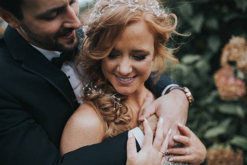 TRADITIONAL REAL WEDDING WITH MOODY ATMOSPHERE AT THE MADISON CLUB | EMILY + MICHAE