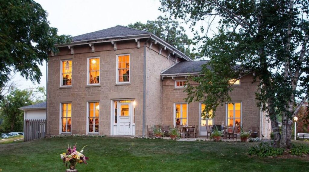 VENDOR SPOTLIGHT | QUIVEY'S GROVE | HISTORIC WISCONSIN WEDDING VENUE + RESTAURANT