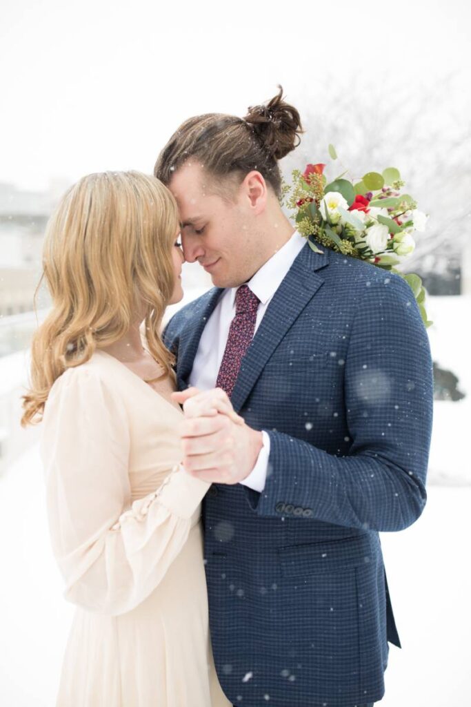 ROMANTIC + INTIMATE WINTER ELOPEMENT STYLED SHOOT