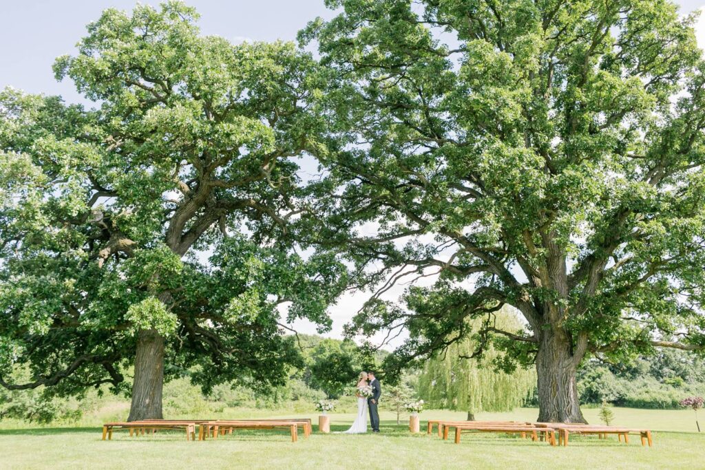 ROMANTIC NATURAL COUNTRYSIDE REAL WISCONSIN WEDDING | AVERY + CHAD