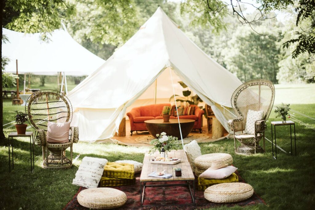 PLAN YOUR INTIMATE BACKYARD GLAMPING WEDDING WITH A LA CRATE + EVENT ESSENTIALS
