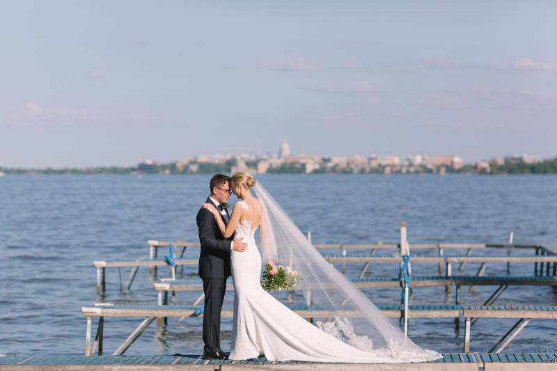 915365-41501-l-56483rU6UVYv