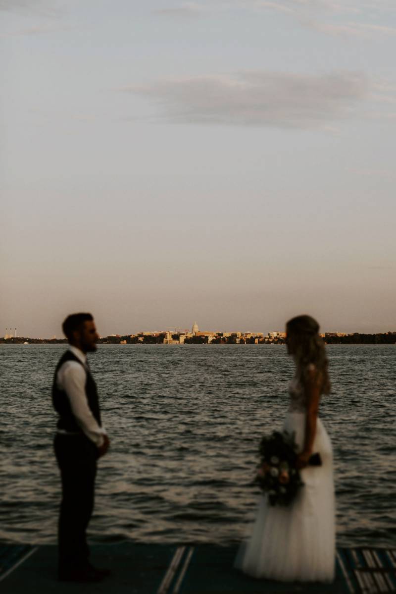 915370-41501-l-56483rAqUqaJ