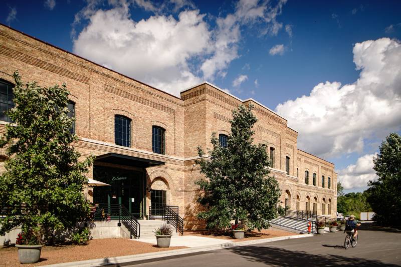 1066443-46148-l-56483aZuqehY