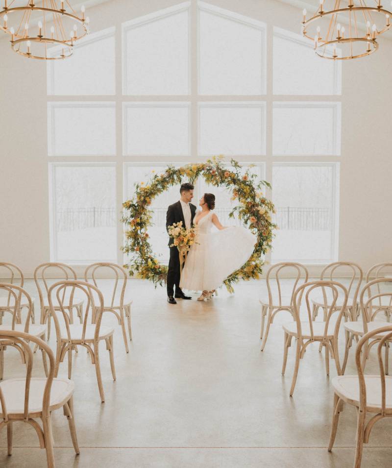 SOFT GOLDEN HONEY-INSPIRED SPRING STYLED WEDDING SHOOT AT THE ELOISE | MADISON, WISCONSIN WEDDING INSPIRATION