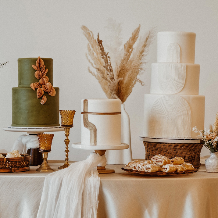 VENDOR SPOTLIGHT | CRAIG'S CAKE SHOP | MADISON, WISCONSIN WEDDING CAKE + DESSERT BAKERY