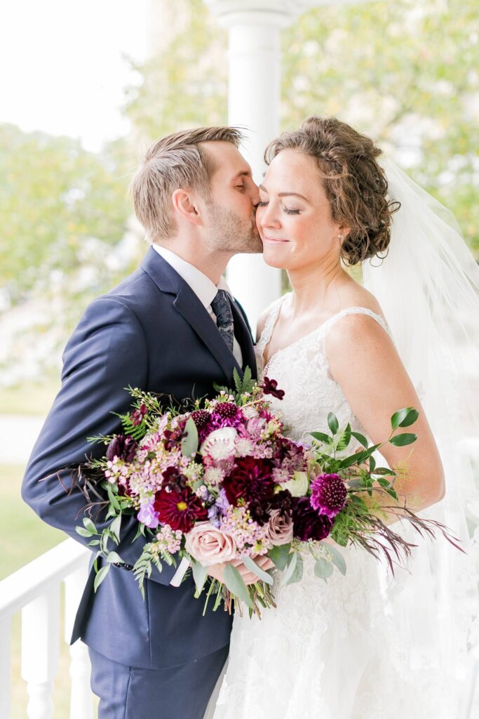 TIMELESS SUMMER WISCONSIN DELLS WEDDING AT TRAPPERS TURN GOLF COURSE | LEAH + KYLE