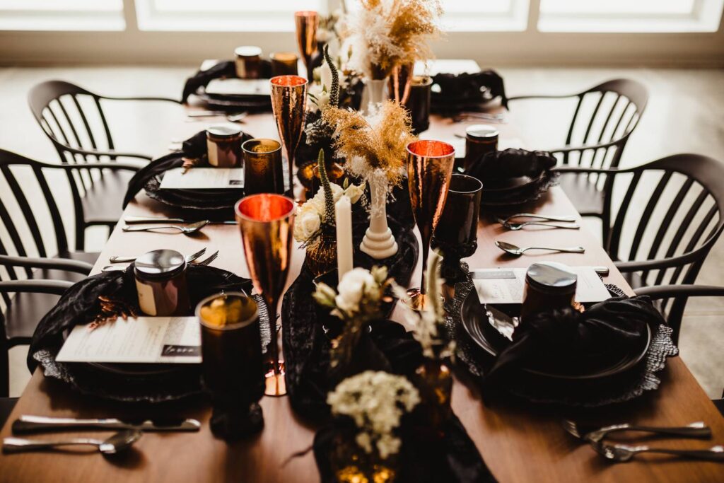 MODERN MOODY FALL BLACK WHITE + COPPER STYLED WEDDING SHOOT AT THE ELOISE | WISCONSIN WEDDING INSPIRATION