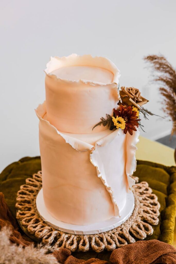 2022 WEDDING CAKE + DESSERT TRENDS: INSPIRATION, TIMELINE + TIPS