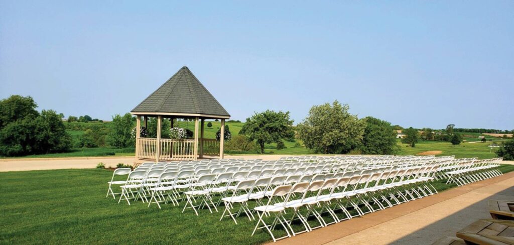 VENDOR SPOTLIGHT | DEER VALLEY LODGE | MADISON AREA WEDDING VENUE + GUEST ACCOMMODATIONS