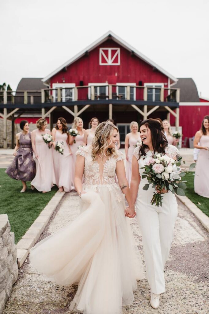 ROMANTIC ENCHANTED BARN WEDDING AT VENNEBU HILL | EMILY + HALLIE