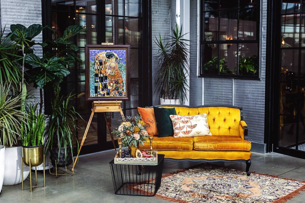 JEWEL-TONED ARTISTIC GOLDEN-AGE-INSPIRED STYLED SHOOT AT THE TINSMITH