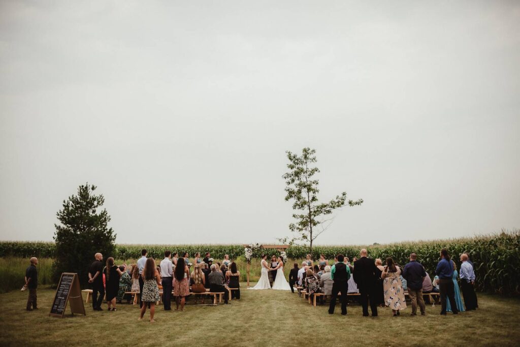 HOW TO KEEP YOUR OUTDOOR WEDDING MOSQUITO-FREE