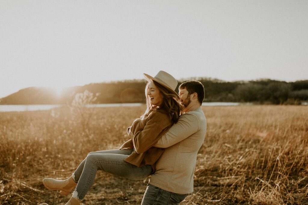 DREAMY BOHO GOLDEN HOUR WISCONSIN ENGAGEMENT SESSION | BAILEY + ACEA