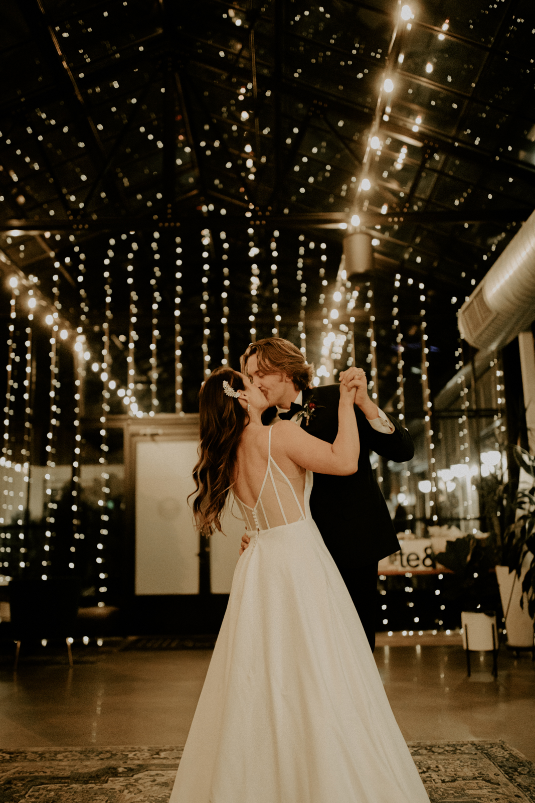 Stunning Hanging Light Backdrop