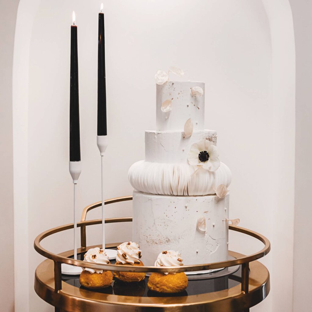 2023 WEDDING CAKE + DESSERT TRENDS