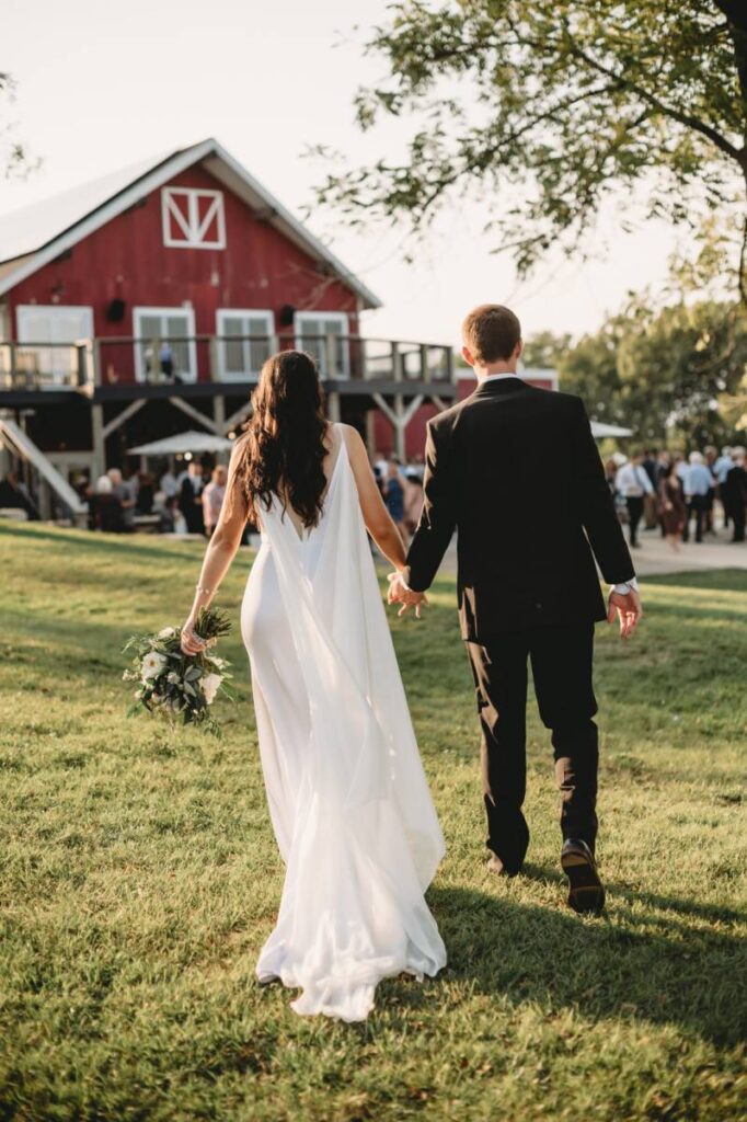 A TIMELESS + SENTIMENTAL BLACK + WHITE WEDDING AT VENNEBU HILL FOR A LOCAL BARABOO AREA COUPLE | JESSICA + ANDREW