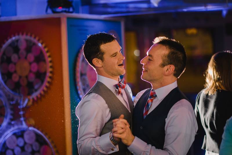 412296-22639-l-56483EbUMUgE