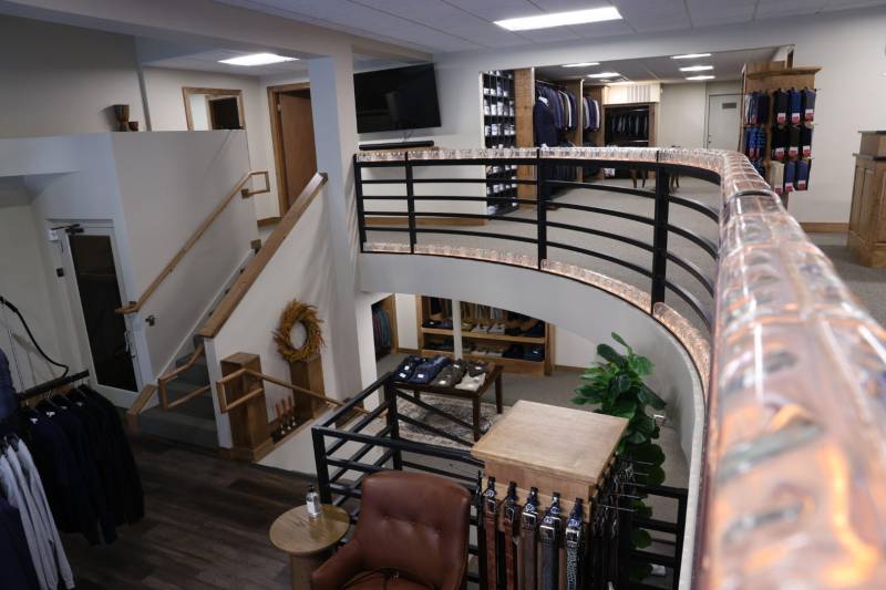 1221067-50983-l-56483YGU3E2a