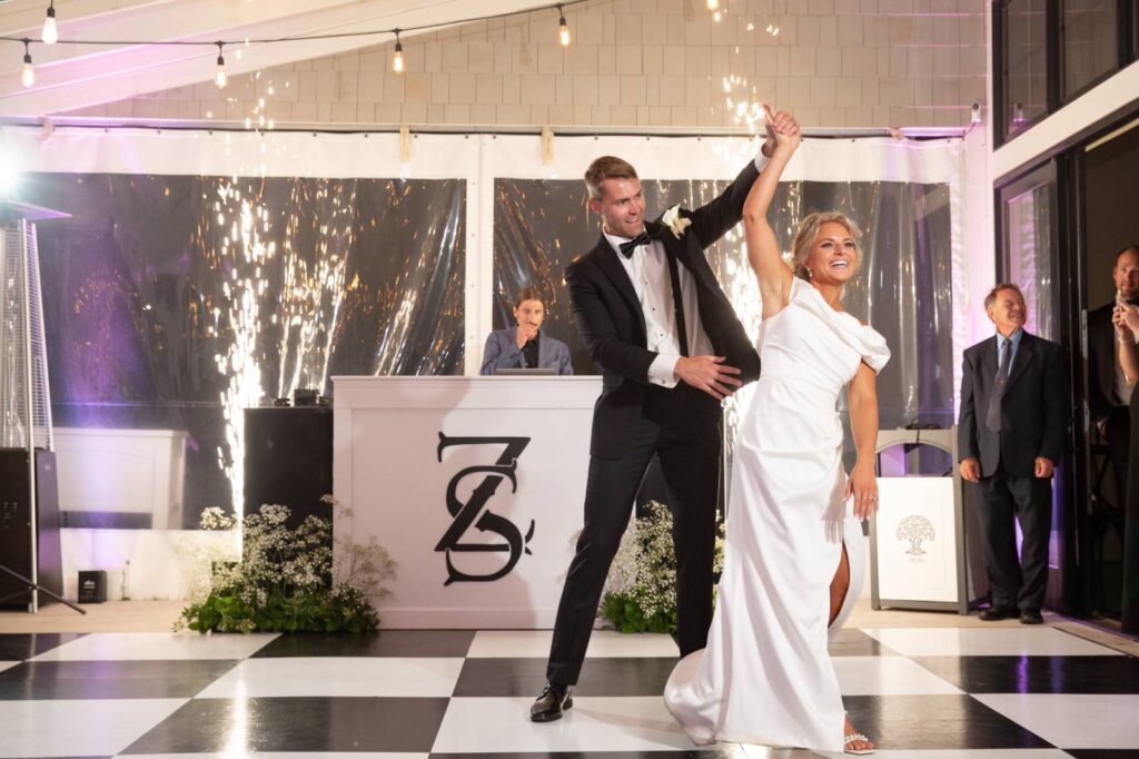 TOP RECOMMENDED WEDDING DJS, MUSICIANS + ENTERTAINMENT VENDORS IN MADISON, WISCONSIN