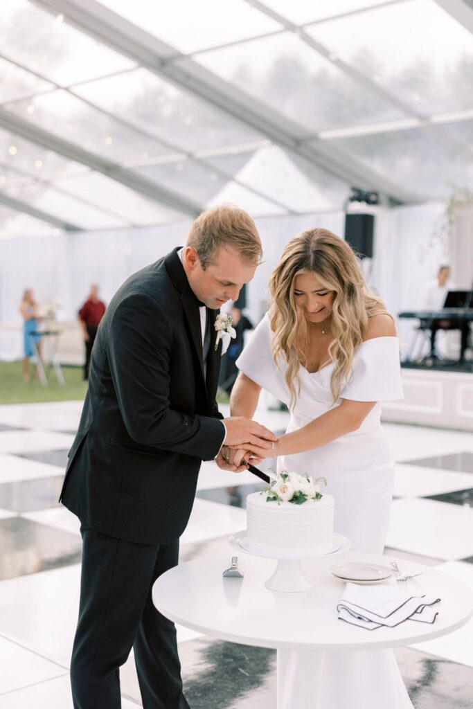 FROM CHILDHOOD SWEETHEARTS TO A GRAND BLACK-TIE WEDDING: AMANDA & LUCAS'S JOYFUL CELEBRATION