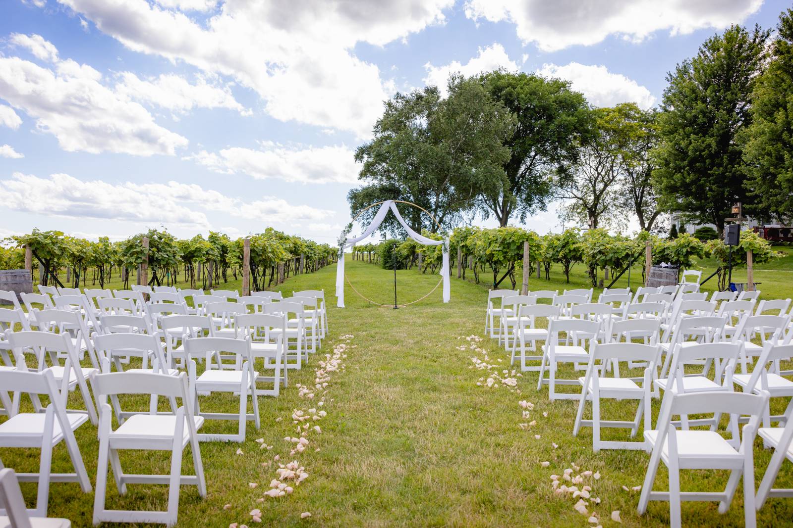 Backdrop Goals: Dreamy Summer Ceremony Setups to Inspire