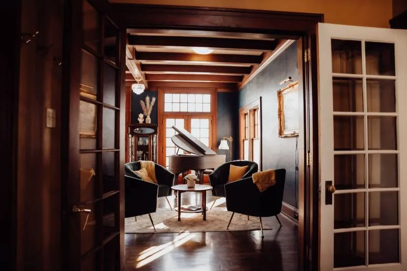 1236146-51555-l-56483ADE6Y4E