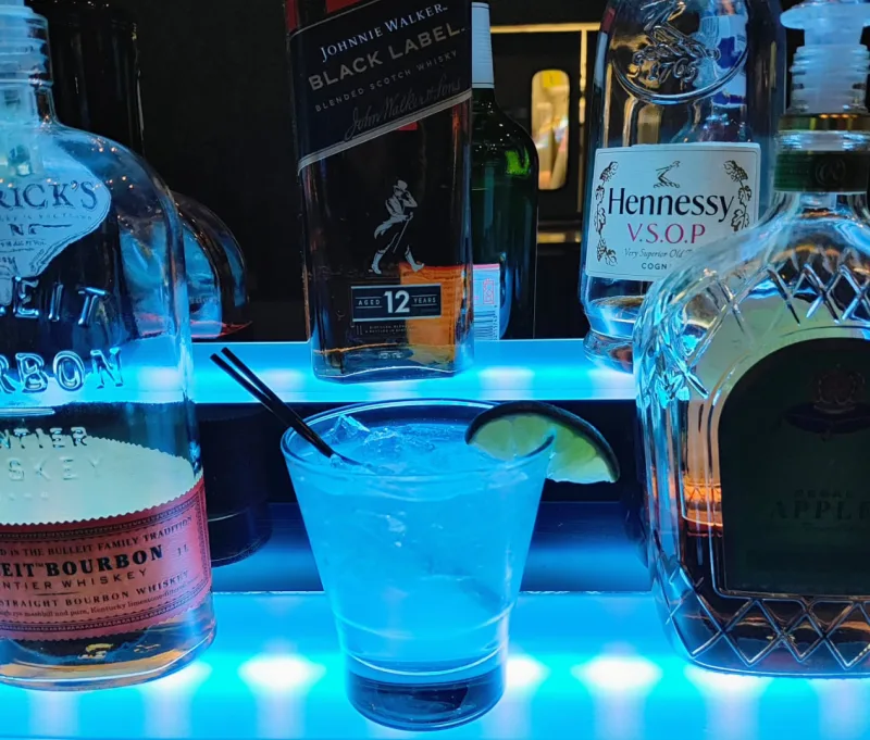 1237988-51646-l-564837UvU9YT