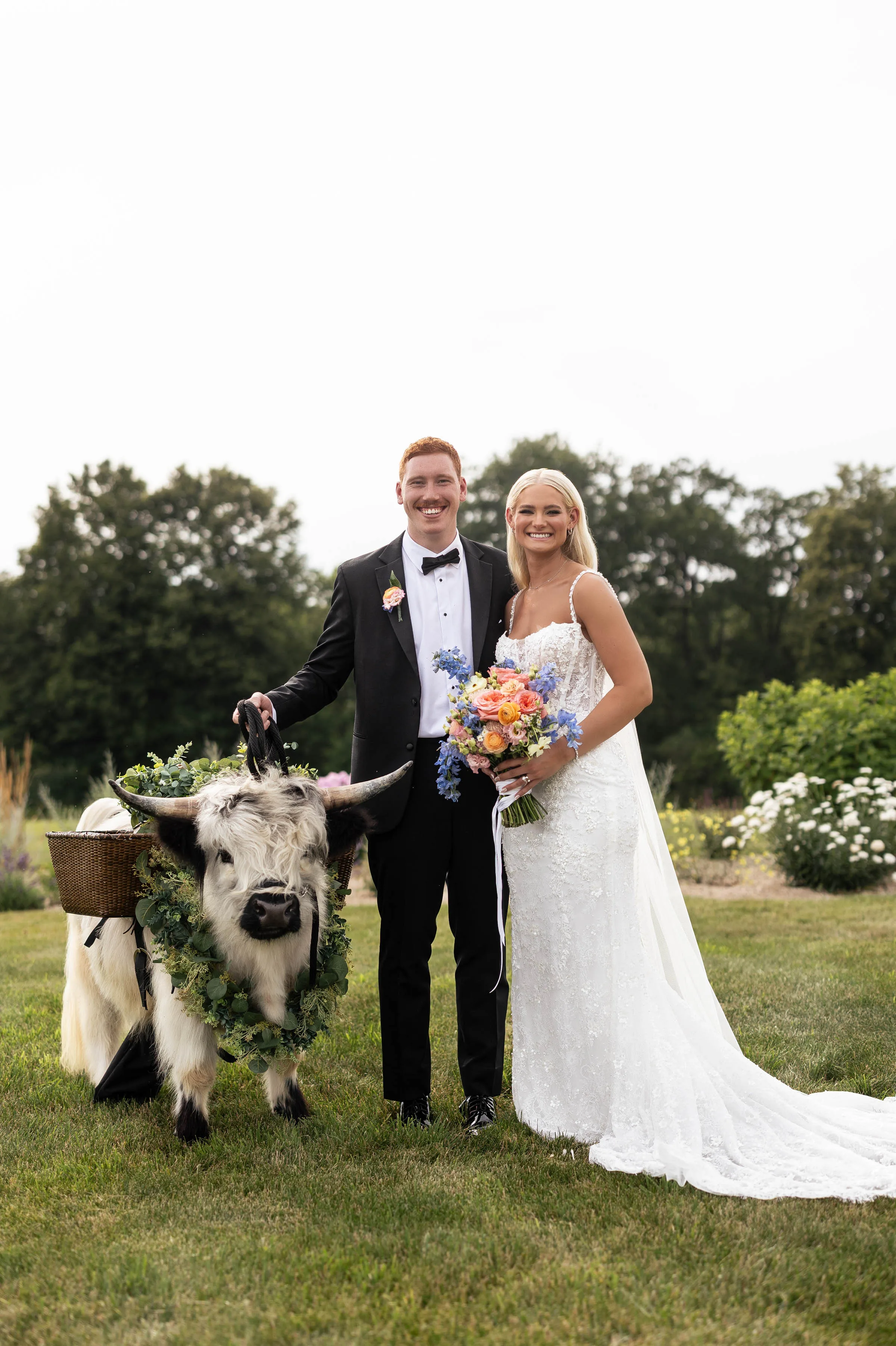 Leaf-and-Bloom-wedding-floral-design-flower-bouquet-centerpiece-altar-Waunakee-Wisconsin-2