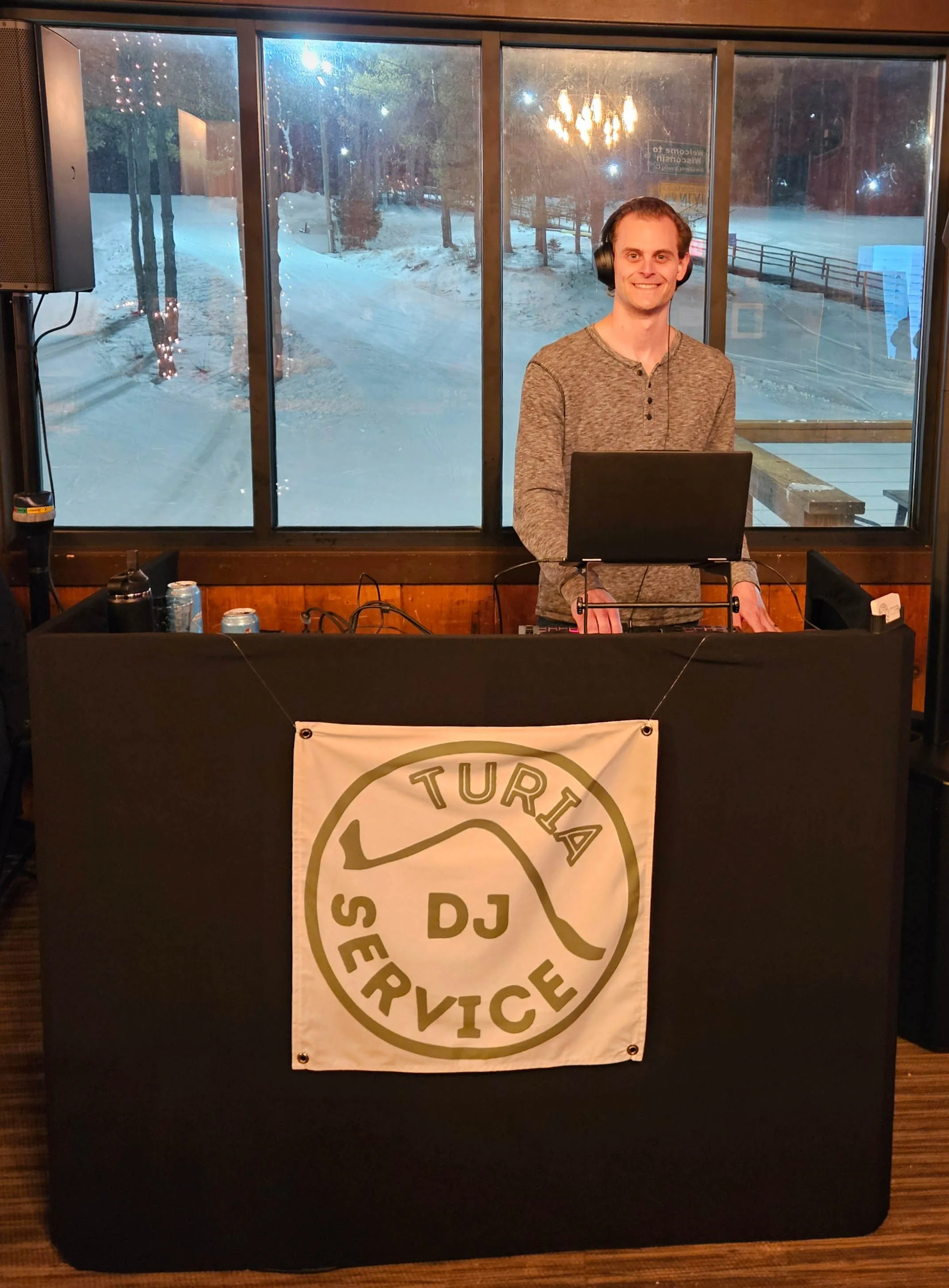 Turia-DJ-Service-Josiah-Zanghi-wedding-event-dj-Southern-Wisconsin-6