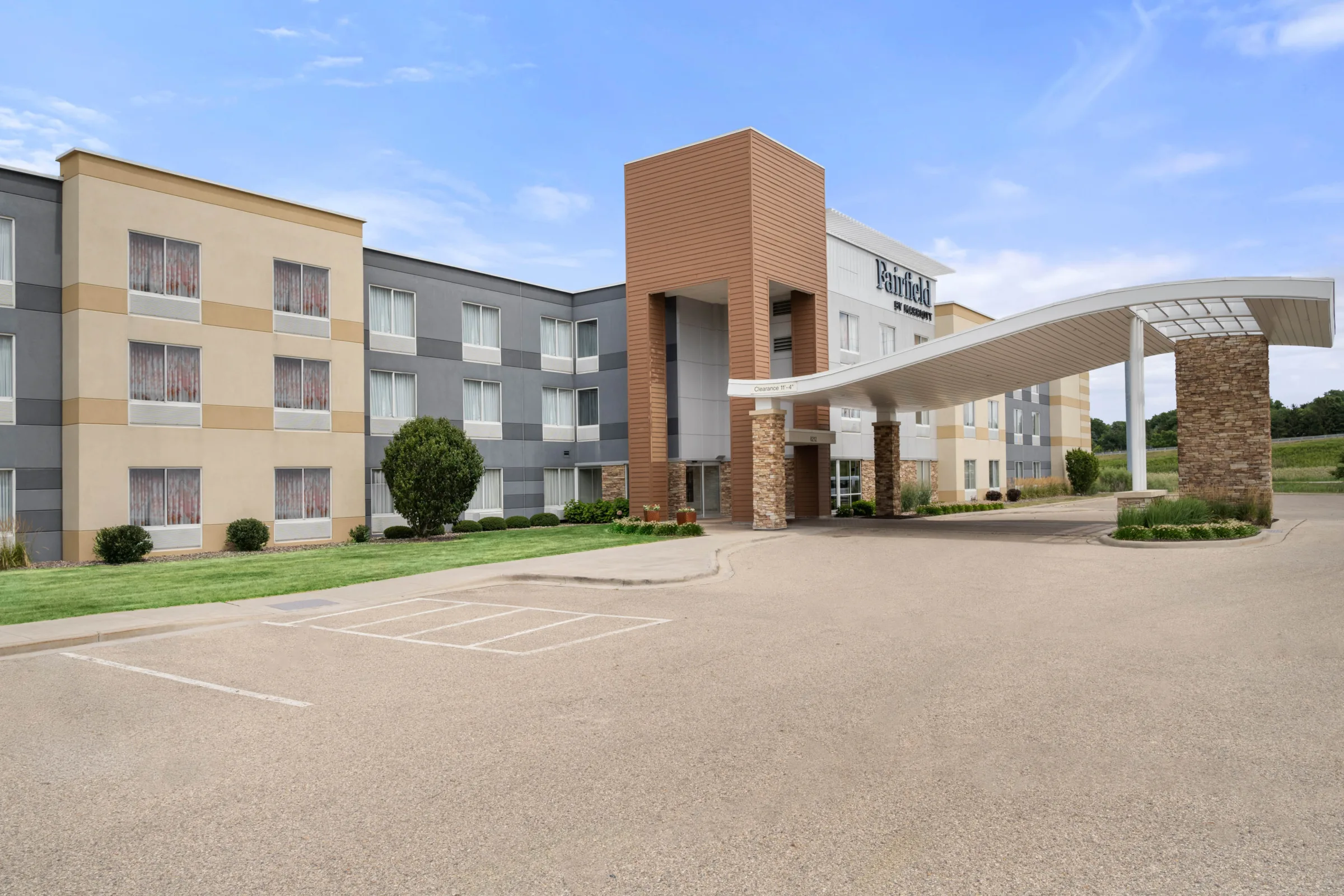 Rahe-Hotels-guest-accommodations-Marriot-Middleton-Comfort-Inn-Suites-Madison-airport-Four-Point-Sheraton-Appleton-hotels-Wisconsin-5