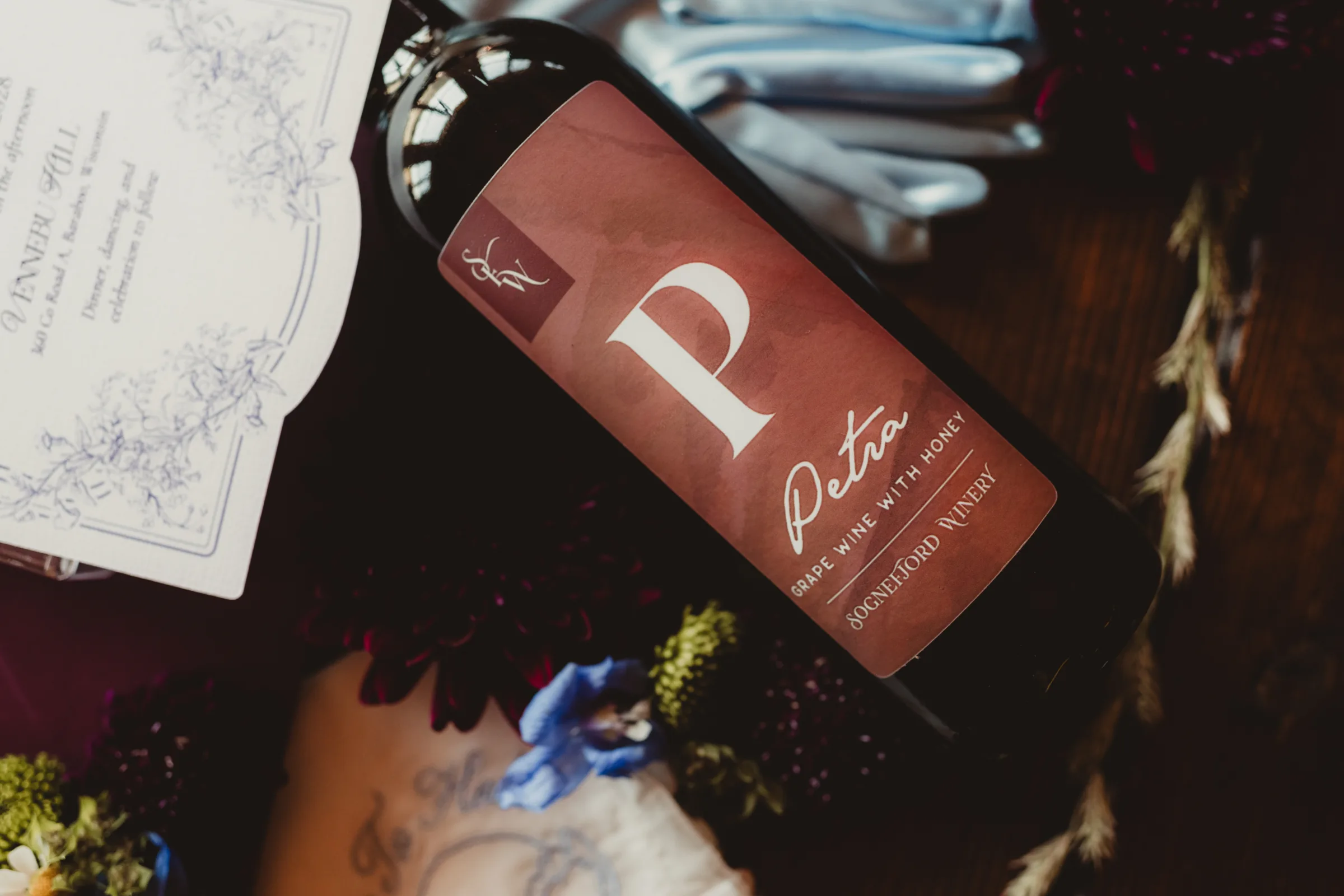 a detail shot showing Petra grape wine with honey from Sognefjord Winery